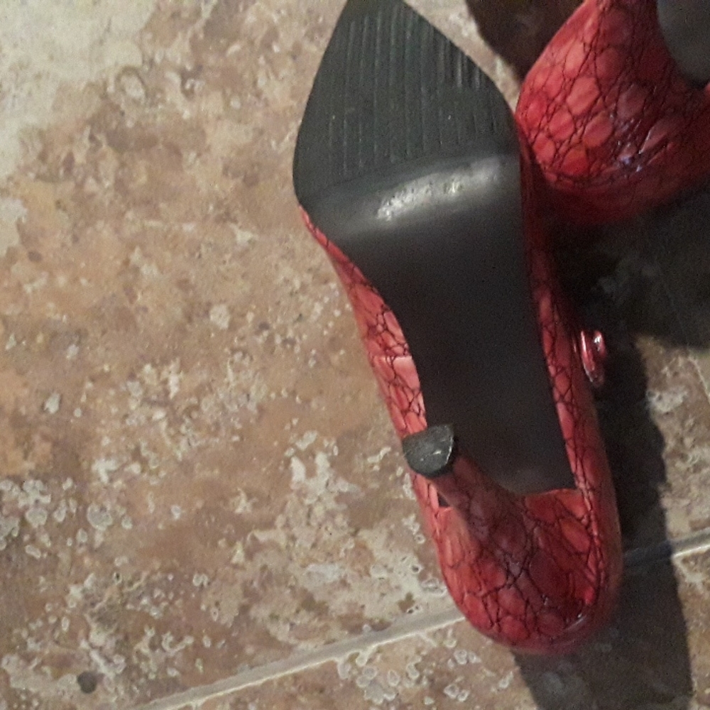 Red Shoes - Picture 7 of 8